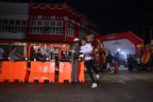 BIB: 
                            <button type="button" onclick="openModal(26221389)" class="btn btn-primary btn-sm float-right btn-popup" data-toggle="modal" data-target=".modal-high-quality">
                        <i class="fas fa-shopping-cart"></i> Add to Cart
                    </button>
                                            <button type="button" onclick="isThisMe(26221389, true)" class="btn btn-success btn-sm float-right btn-popup btn-isme hidden" data-toggle="tooltip" data-placement="bottom" title="นี่คือรูปของคุณใช่ไหม คลิกที่นี่เพื่อเอาเข้าอัลบั้ม">
                        <i class="fas fa-plus"></i> Add to album
                    </button>
                    <button type="button" onclick="isThisMe(26221389, false)" class="btn btn-warning btn-sm float-right btn-popup btn-isnotme hidden">
                        <i class="fas fa-ban"></i> Remove from album
                    </button>